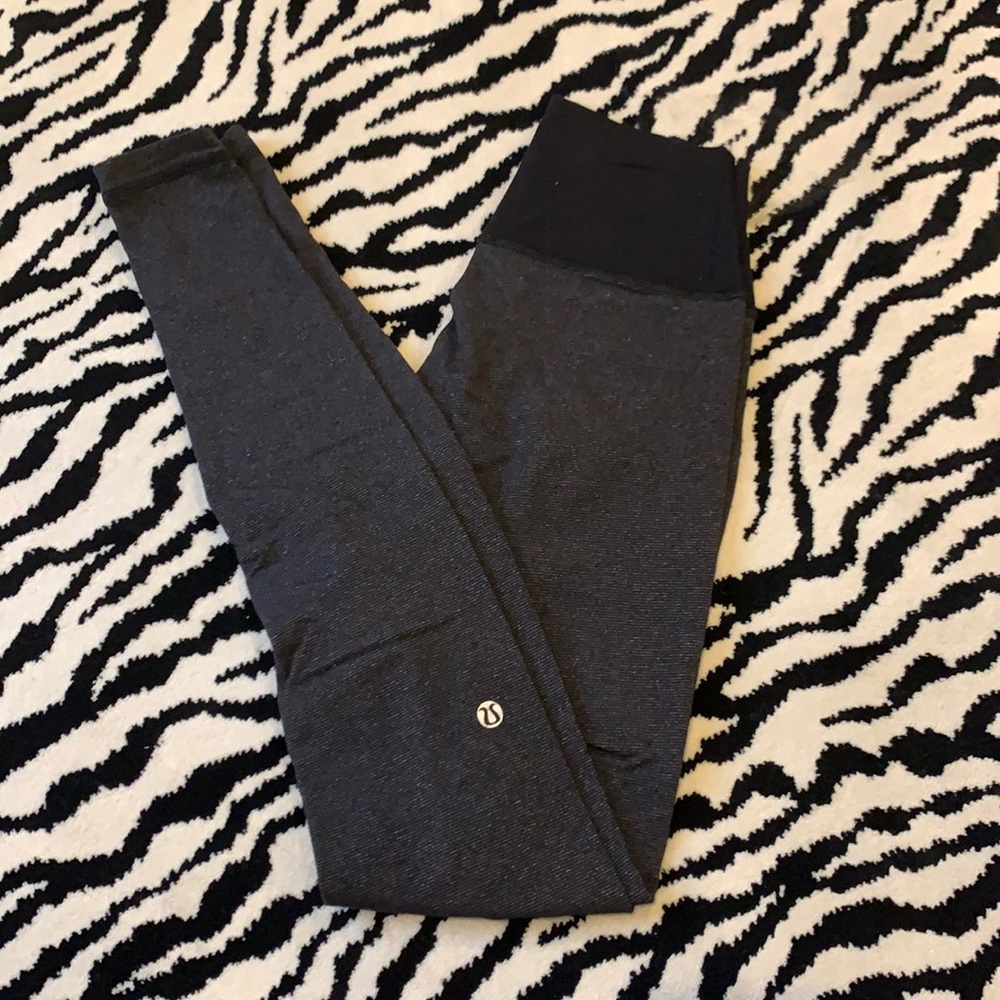 Lululemon leggings in dark grey